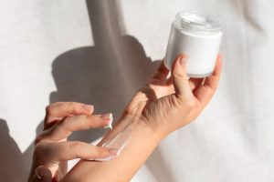 O que torna o palmitato de isopropila tão versátil e valioso?