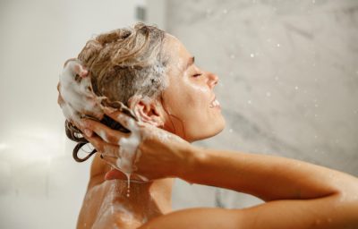 Como os tensoativos anfotéricos melhoram a suavidade de shampoos e sabonetes líquidos